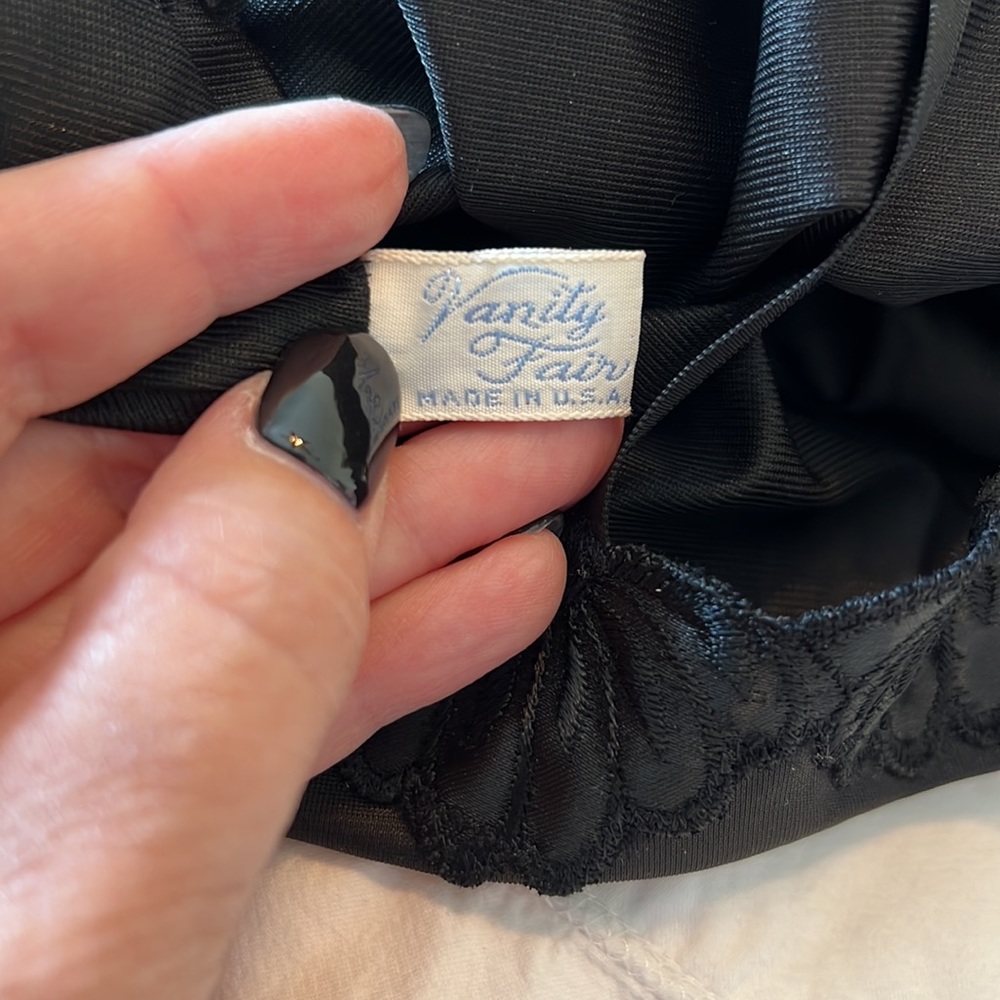 Beautiful Vintage Vanity Fair Black Slip Size 34 Small EUC - Picture 6 of 8